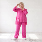 Fuchsia Travellerbluse mit Tüllbesatz und Overlocknaht leichte knitterarme Hemdbluse