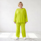 Limettengrünes Langarmshirt in Travellerqualität mit kastigem Schnitt und Tunnelzugsaum
