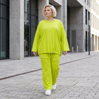 Limettengrünes Langarmshirt in Travellerqualität mit kastigem Schnitt und Tunnelzugsaum