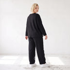 Ballonhose in Midnight Black aus French Terry mit Stretch und Smiley Detail vorn am Bein