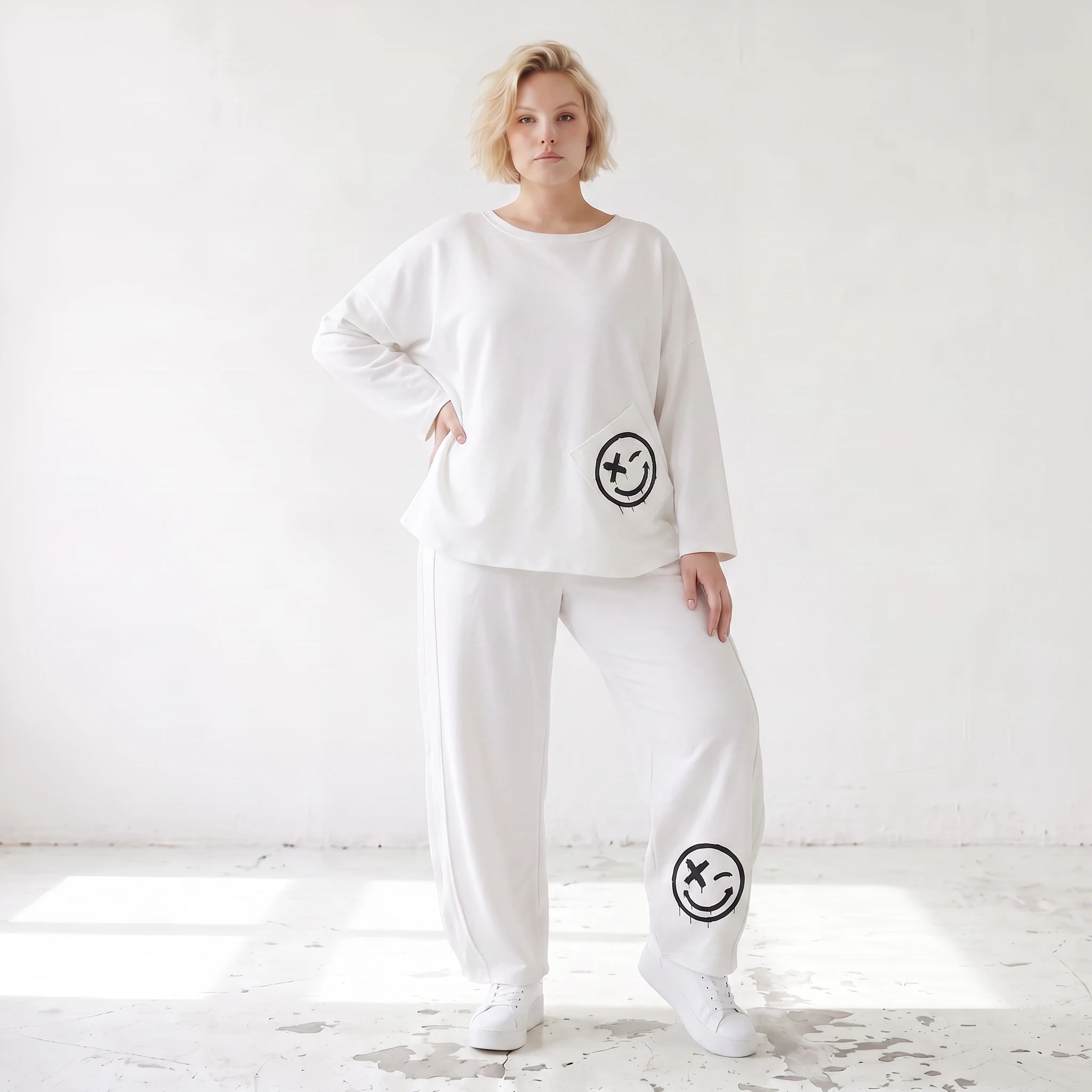 Snowwhite Ballonhose aus French Terry mit Smileydruck Biesennähten und bequemem Dehnbund