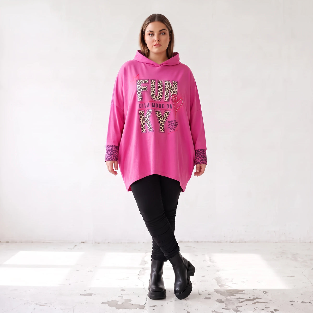 Pinke Leoprint Kapuzensweatjacke aus Baumwollmix mit French Terry und verlängertem Rücken