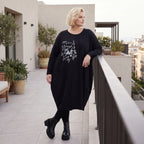 Kleid in OldBlack aus weichem French Terry in Ballonform mit Rundhalsausschnitt Langarm