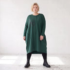 Ballonkleid in OldGreen aus French Terry mit Rundhals und Langarm mit Seitennahttaschen