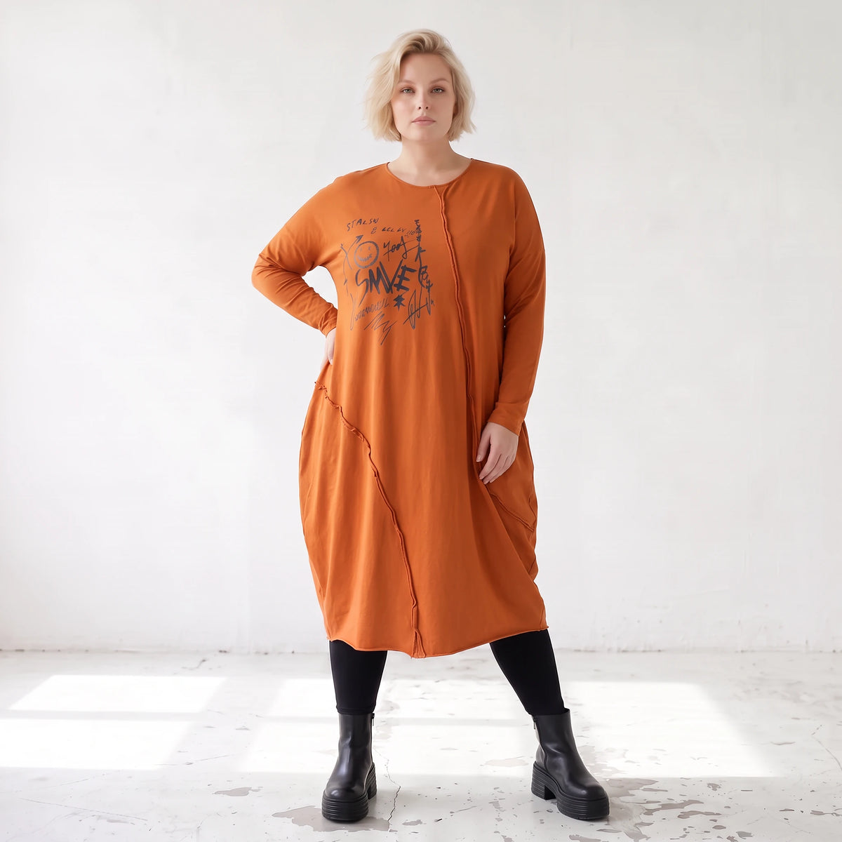 Rostbraunes Ballonkleid aus French Terry mit Stretch und Faltennaht in lässiger Form