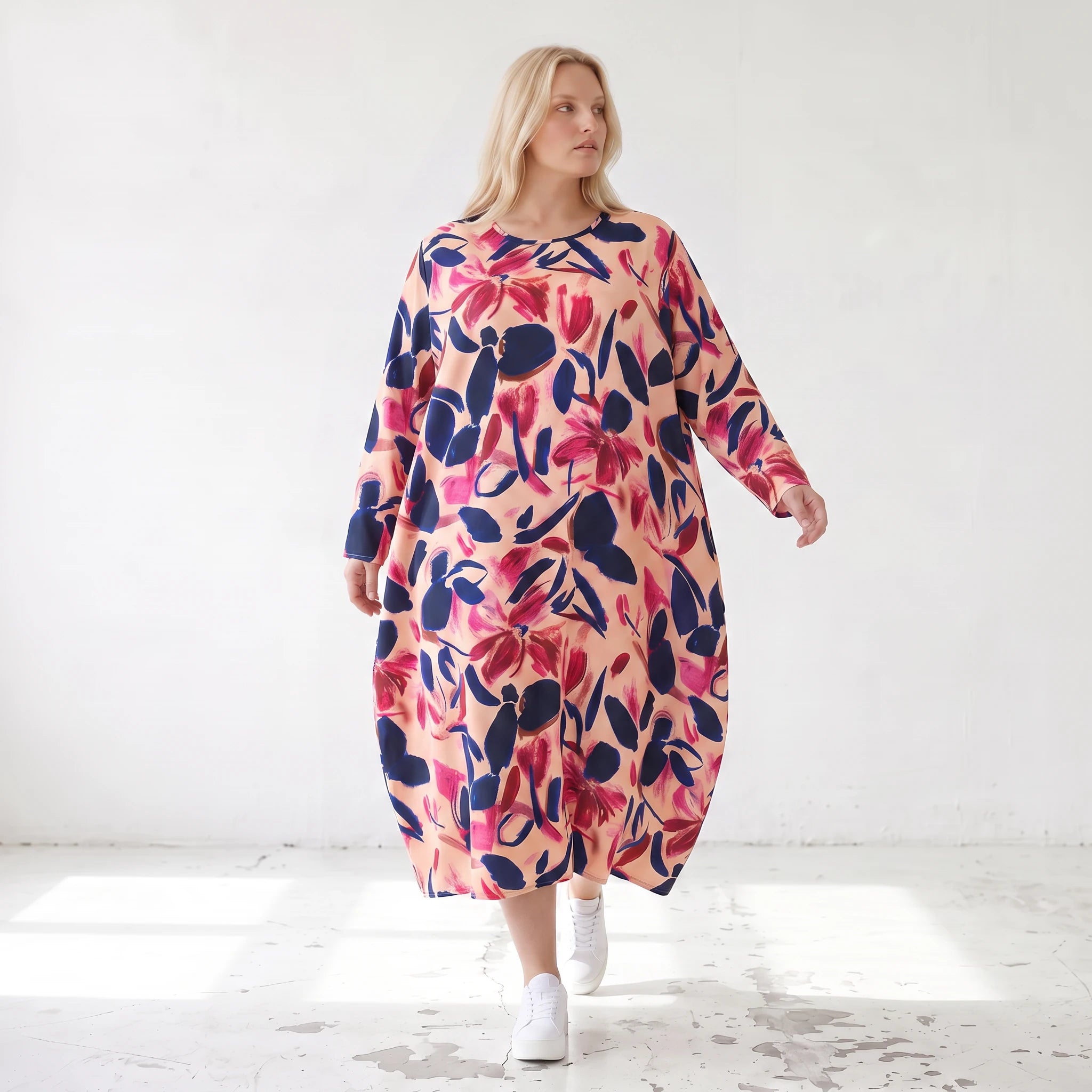 Ballonkleid aus Satin mit floralem Print in Rose/Blau/Pink Rundhals Langarm weit weich