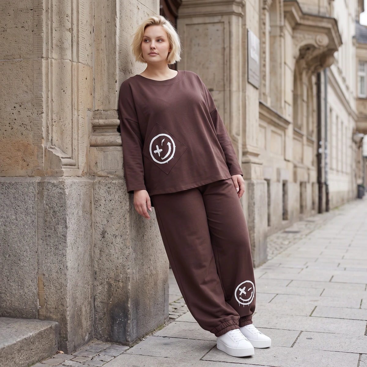 Lässige Oversizedhose aus French Terry mit Smileyprint und gesmoktem Saum extra lang