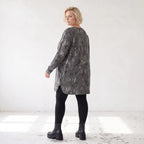 Milano Strickkleid in Grau/Schwarz mit Rundhalsausschnitt aus feiner Stretchqualität