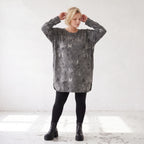 Milano Strickkleid in Grau/Schwarz mit Rundhalsausschnitt aus feiner Stretchqualität