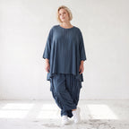 Shirt in Petrol aus weichem Lyocell in A-Linie mit Biesenmusterung und Zipfelsaum