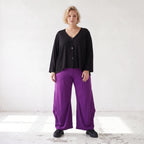 Violette Ballonhose aus softem Slinkystretch mit weitem Bein Flügeltaschen Schlupfbund