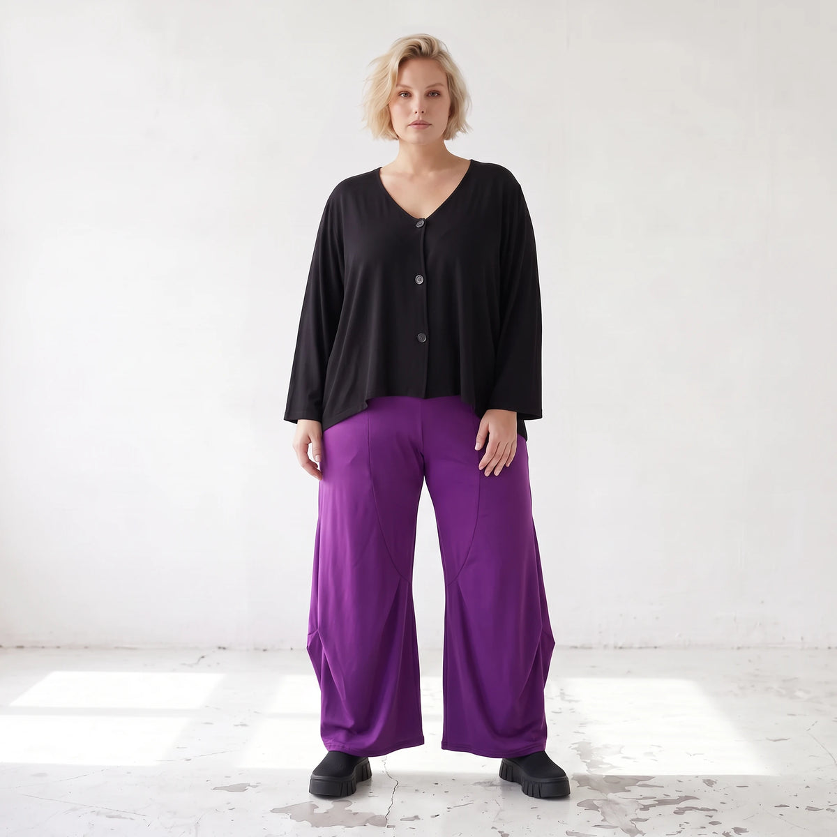 Violette Ballonhose aus softem Slinkystretch mit weitem Bein Flügeltaschen Schlupfbund