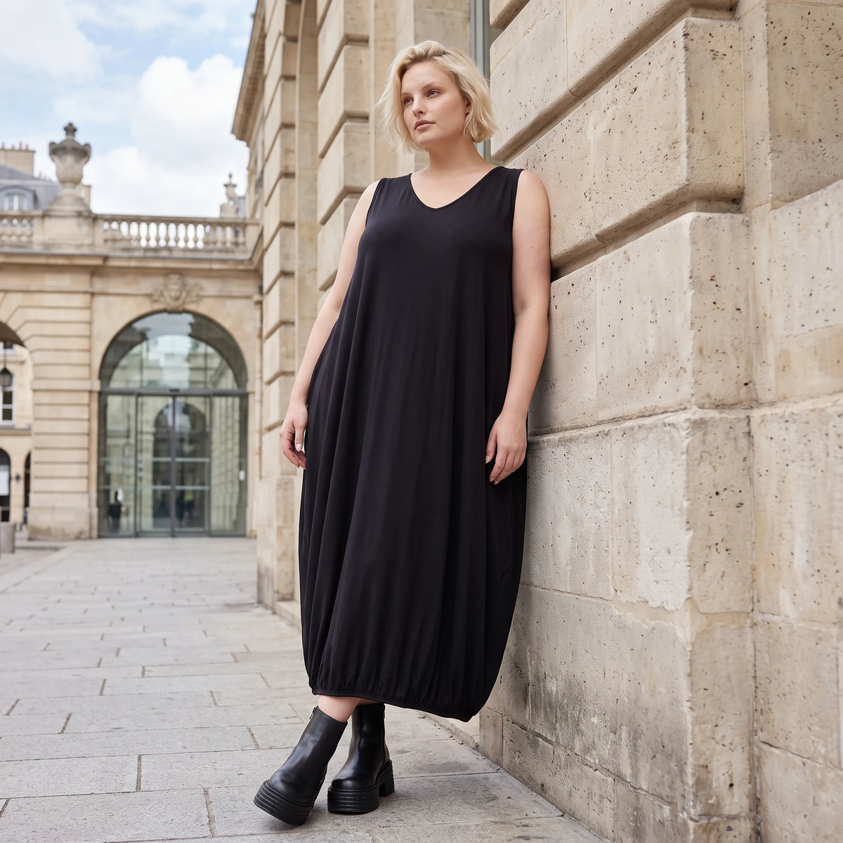 Ärmelloses Ballonkleid aus weichem Jersey mit V-Ausschnitt und elastischem Gummisaum