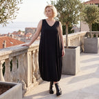Ärmelloses Ballonkleid aus weichem Jersey mit V-Ausschnitt und elastischem Gummisaum