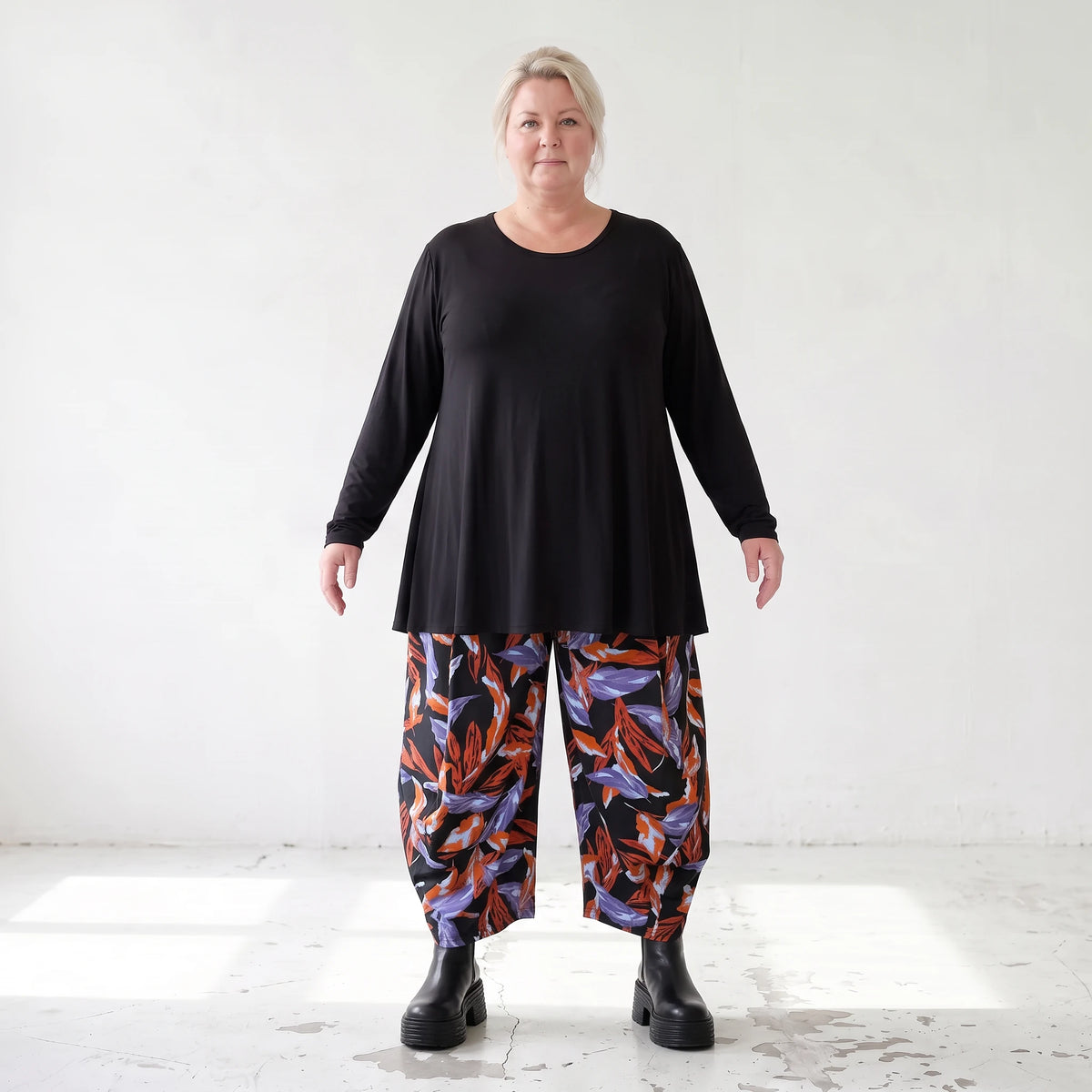 Schwarze Ballonhose aus Romanitjersey mit weitem Bein und Elasthan für lässigen Komfort