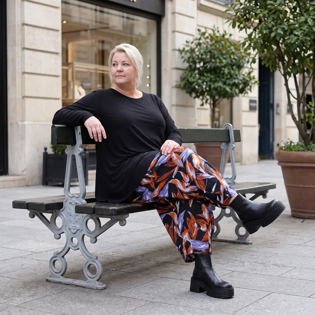 Schwarze Ballonhose aus Romanitjersey mit weitem Bein und Elasthan für lässigen Komfort