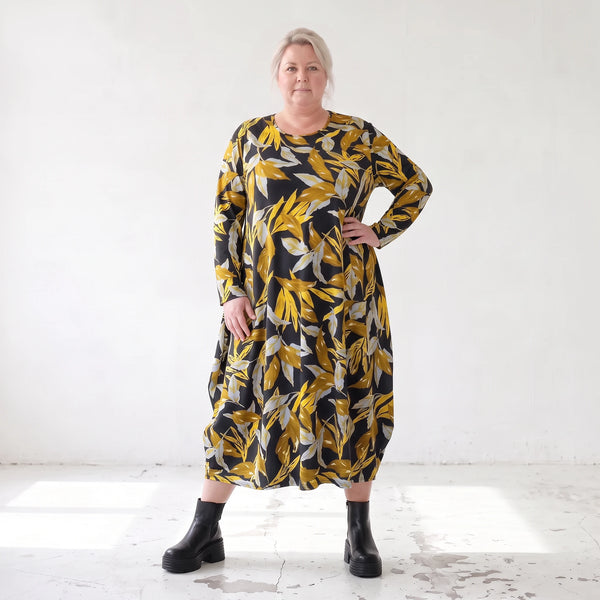 Ballonkleid aus Schwarz/Gelb Romanitjersey mit Langarm und weichem Rundhalsausschnitt