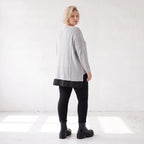 Weicher Strickpullover mit Rundhals aus Baumwolle und Memorytaft mit Seitenschlitzen