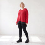 Warmer Strickpullover aus Strick und Memorytaft mit Vokuhilasaum und Seitenschlitzen