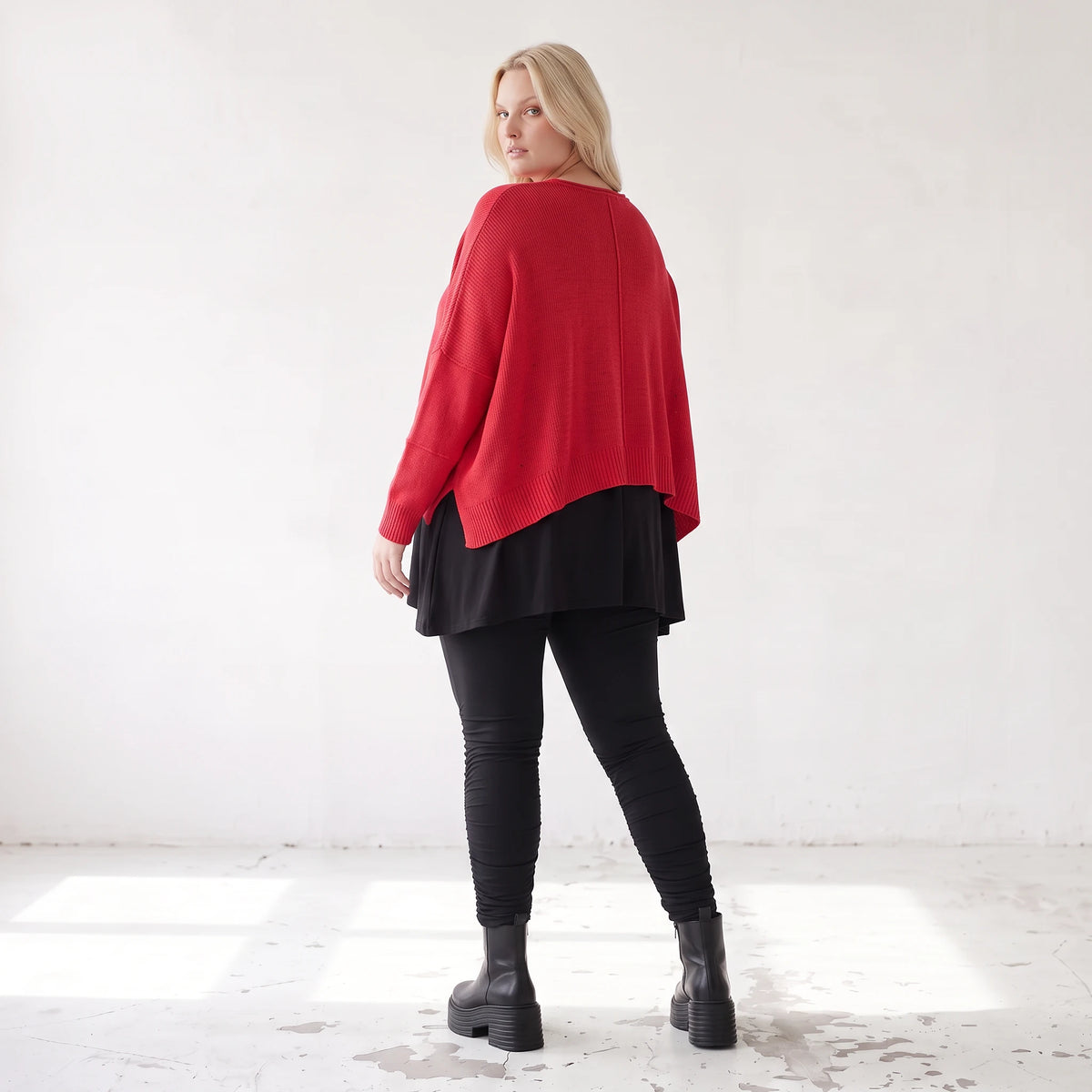 Strickpullover aus Baumwolle mit V-Ausschnitt kastiger Passform und seitlichen Schlitzen