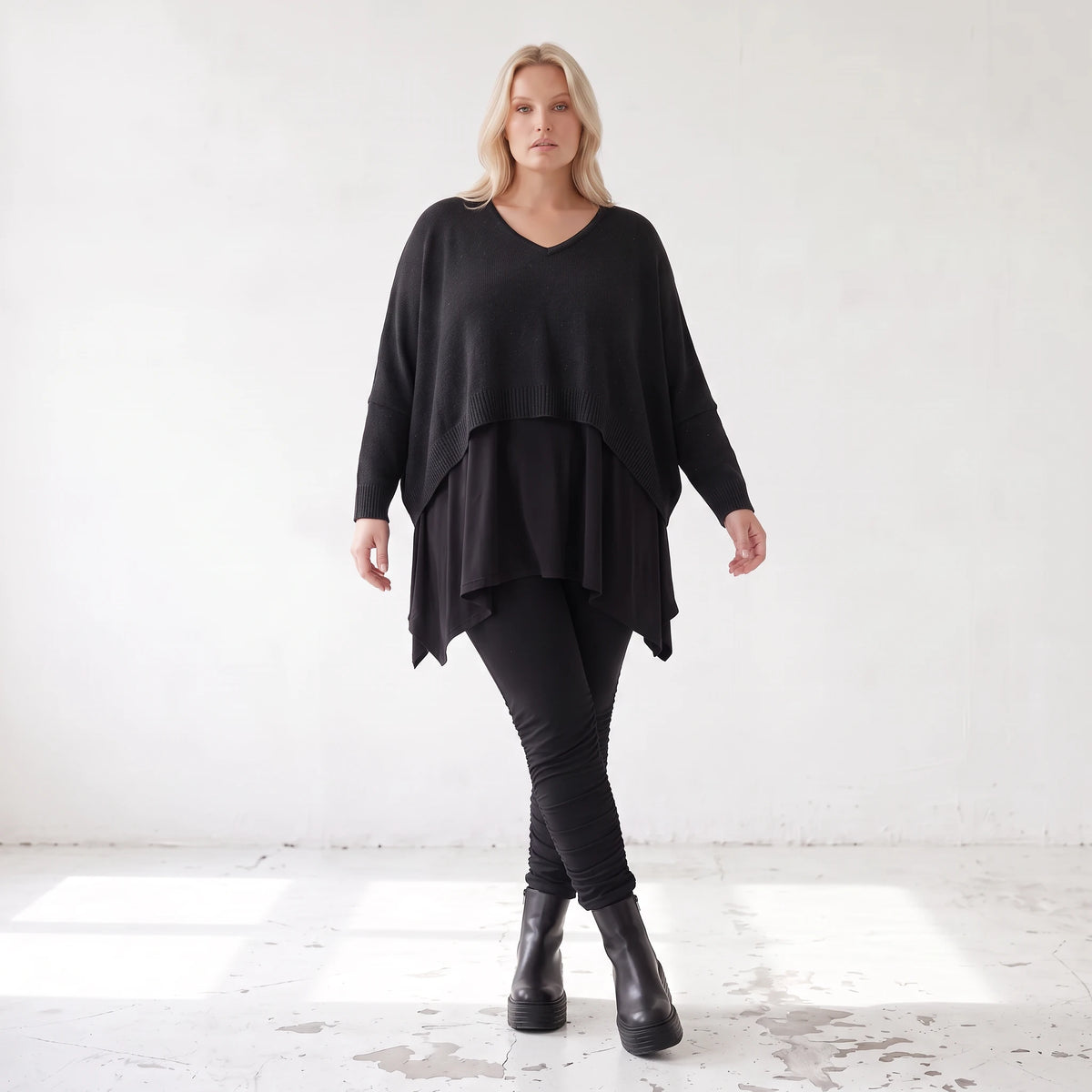 Kuscheliger Strickpullover mit V-Ausschnitt aus Baumwolle mit Stretch in kastiger Form