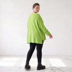 Strickshirt in Matchagrün mit Destroyedlook A-Linie Langarm und aufgesetzten Taschen