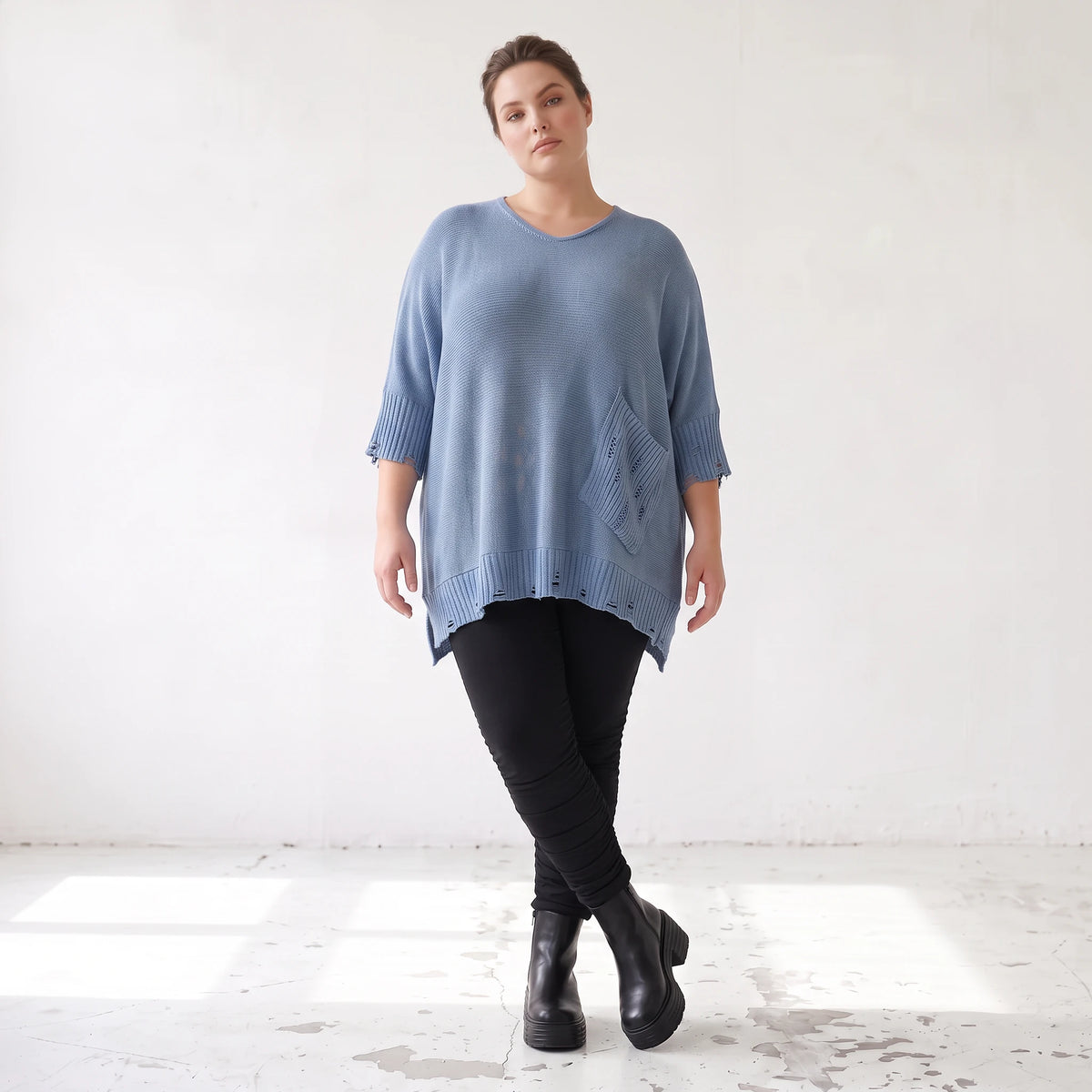 Strickpullover in Jeansblau mit Destroyed Optik A-Linie Rundhalsausschnitt Taschen Langarm