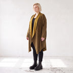 Cardigan in Camel aus feinem French Terry mit Stehkragen in geradem Schnitt aus Italien