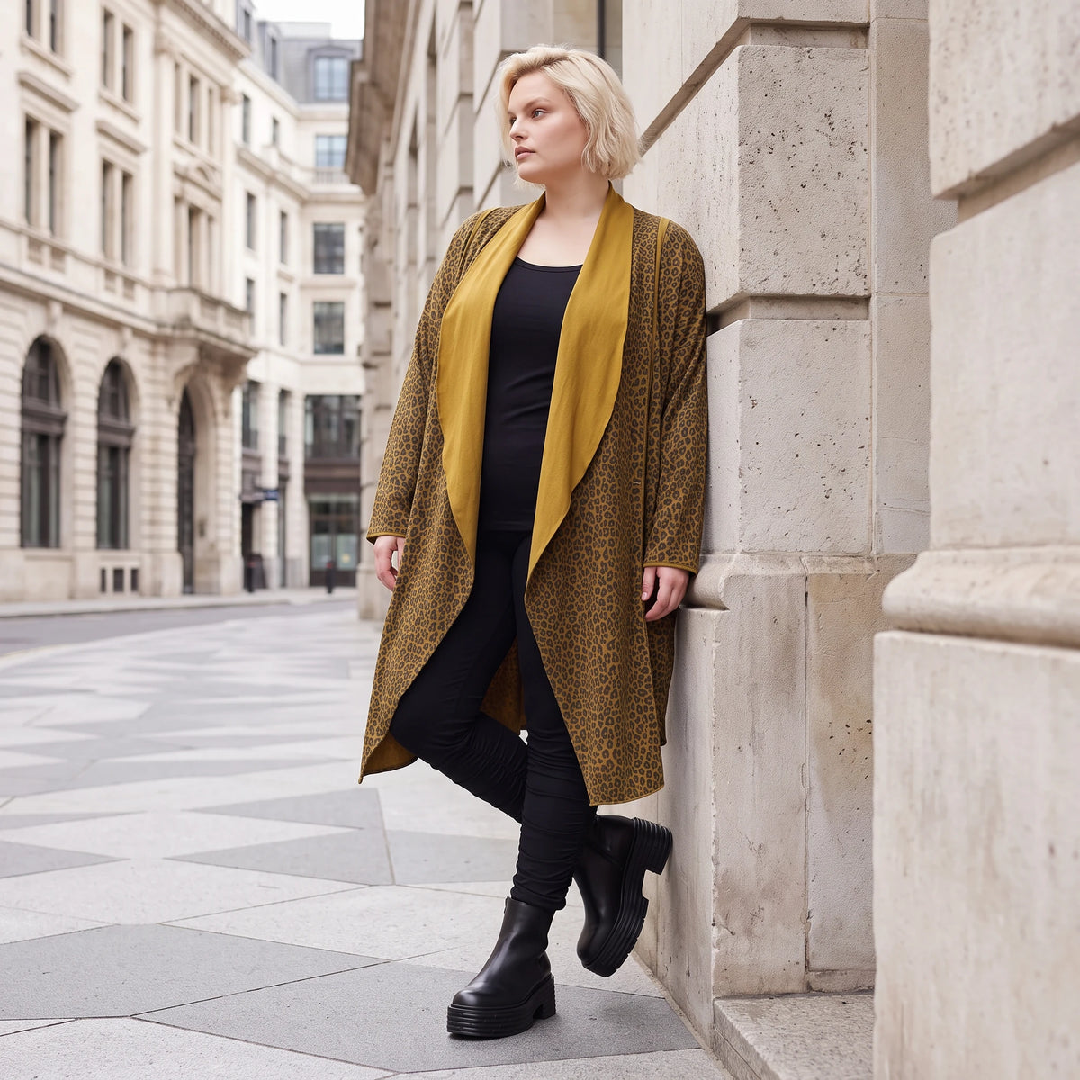 Cardigan in Camel aus feinem French Terry mit Stehkragen in geradem Schnitt aus Italien