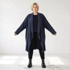 Cardigan aus weichem French Terry mit Stehkragen geradem Schnitt und Seitennahttaschen