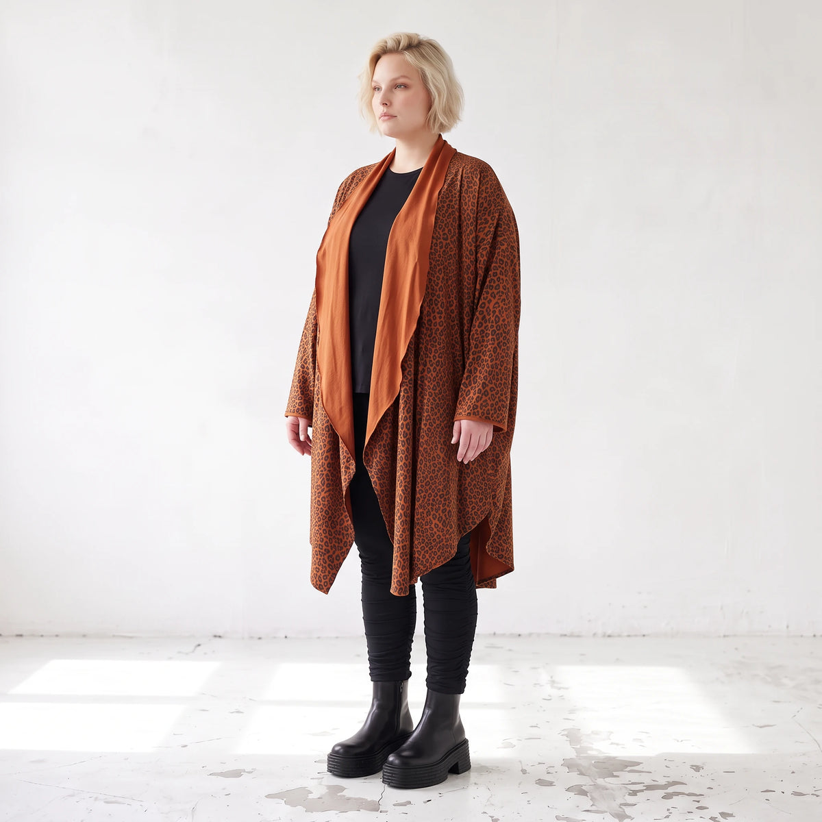 Cardigan in Rost aus French Terry mit Stehkragen geradem Schnitt und Seitentaschen vorne