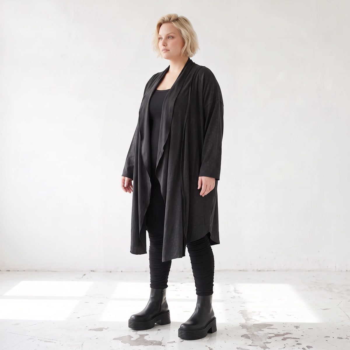 Cardigan aus French Terry mit Stehkragen Faltennaht und Seitentaschen ohne Verschluss