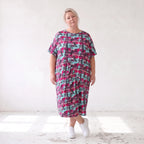 Jerseykleid aus weichem Jersey mit Ballonschnitt Rundhalsausschnitt und kurzen Ärmeln