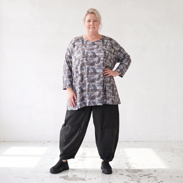 Jerseyshirt in Grau mit Multiprint A-Linie Rundhalsausschnitt und 7/8-Arm Baumwollmix