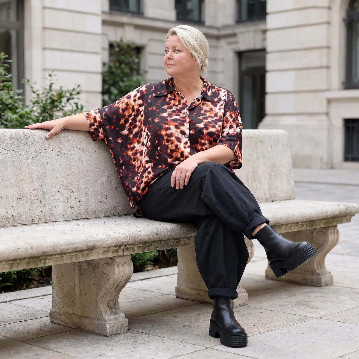 Bluse in Rost/Weiß aus Stretch Twill mit Hemdkragen und 3/4-Arm im gerundeten Schnitt