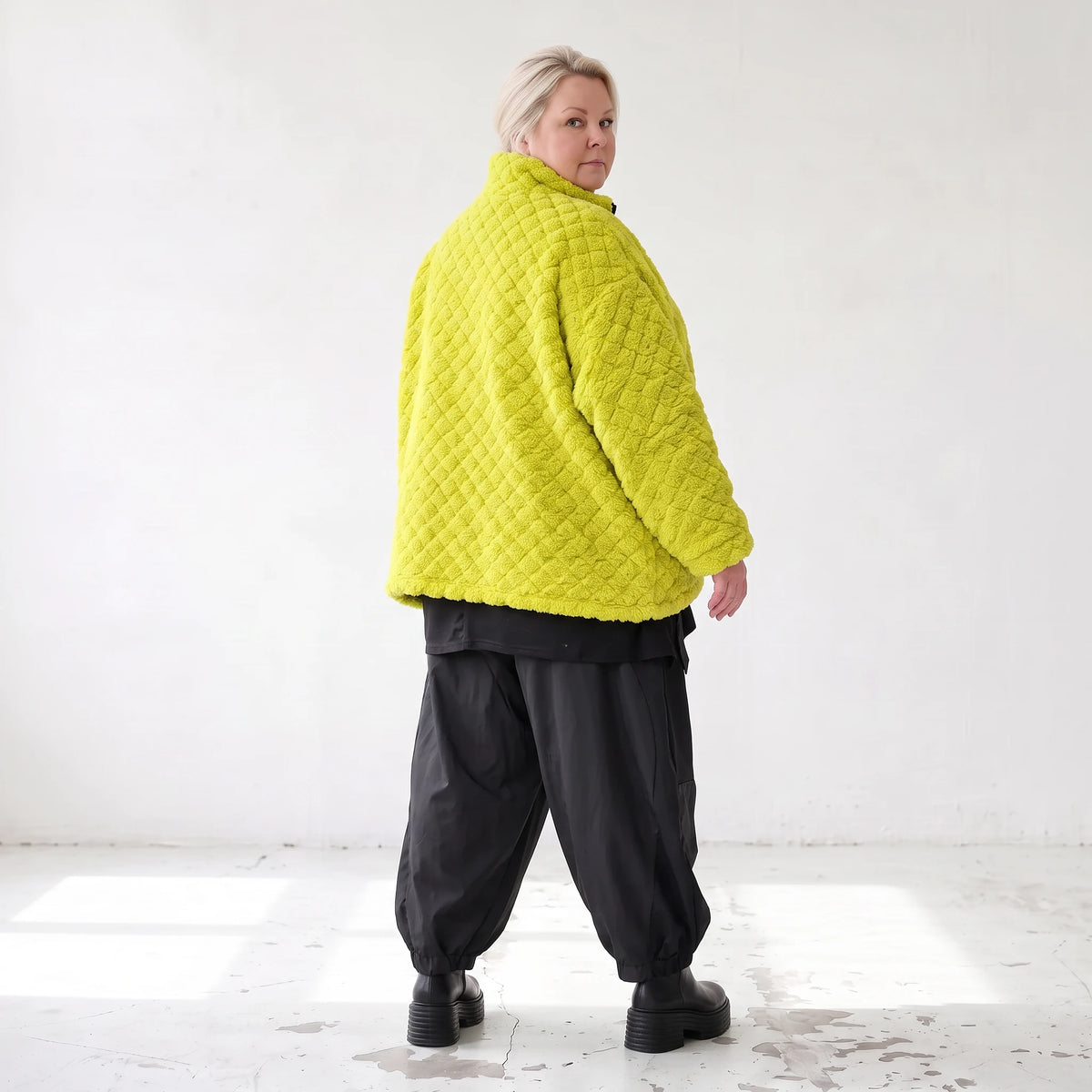 Limettefarbene Teddyjacke aus Kuschelfleece mit kastiger Passform für Wintertage ideal