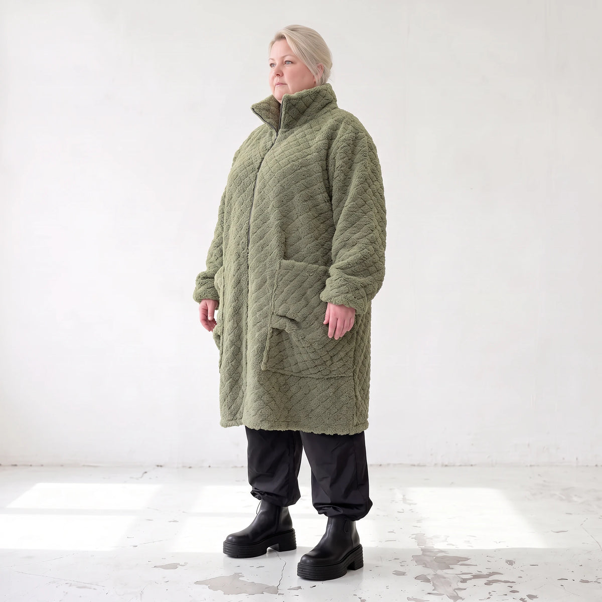Khaki Teddymantel Wintermantel mit Stehkragen geradem Schnitt Taschen und Reißverschluss