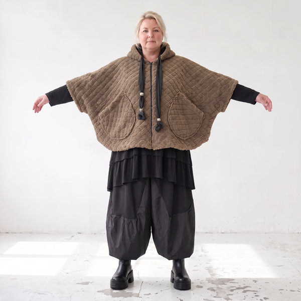 Kuschelige Teddyweste in Beige mit Tüllkombination ärmellos warm für schicke Winterlooks