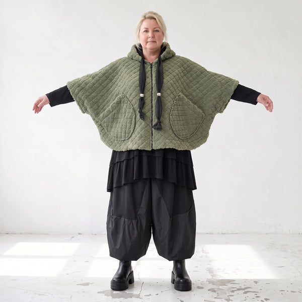 Teddyweste mit Kapuze und Tuelldetails in gerundeter Form weich warm fuer Wintertage