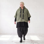 Teddyweste mit Kapuze und Tuelldetails in gerundeter Form weich warm fuer Wintertage