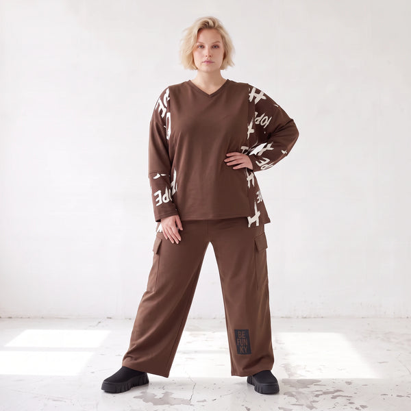 Braune Ballonhose aus weichem Fleece mit elastischem Bund und Taschen mit Klappe vorn