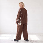 Braune Ballonhose aus weichem Fleece mit elastischem Bund und Taschen mit Klappe vorn