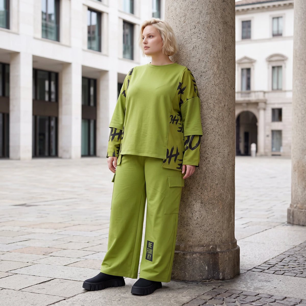 Ballonhose aus weichem Fleece in Olivgrün mit Stretch und elastischem Bund bequem lässig