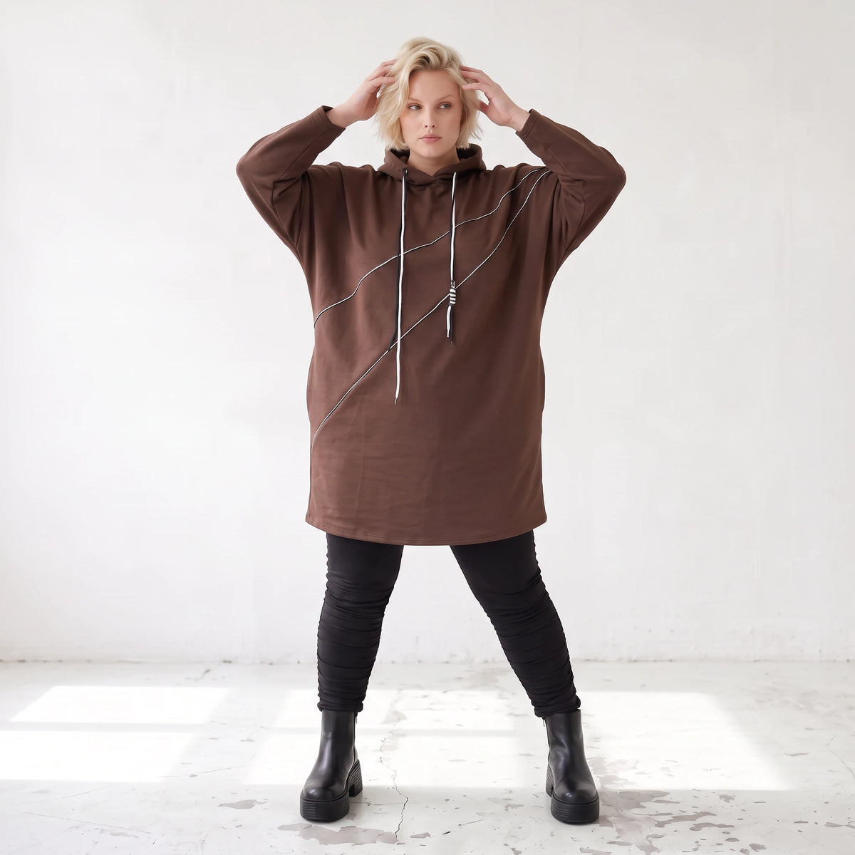 Kuscheliger Fleecehoodie mit Kapuze Tunnelzug Seitentaschen und Stretch in Geradschnitt
