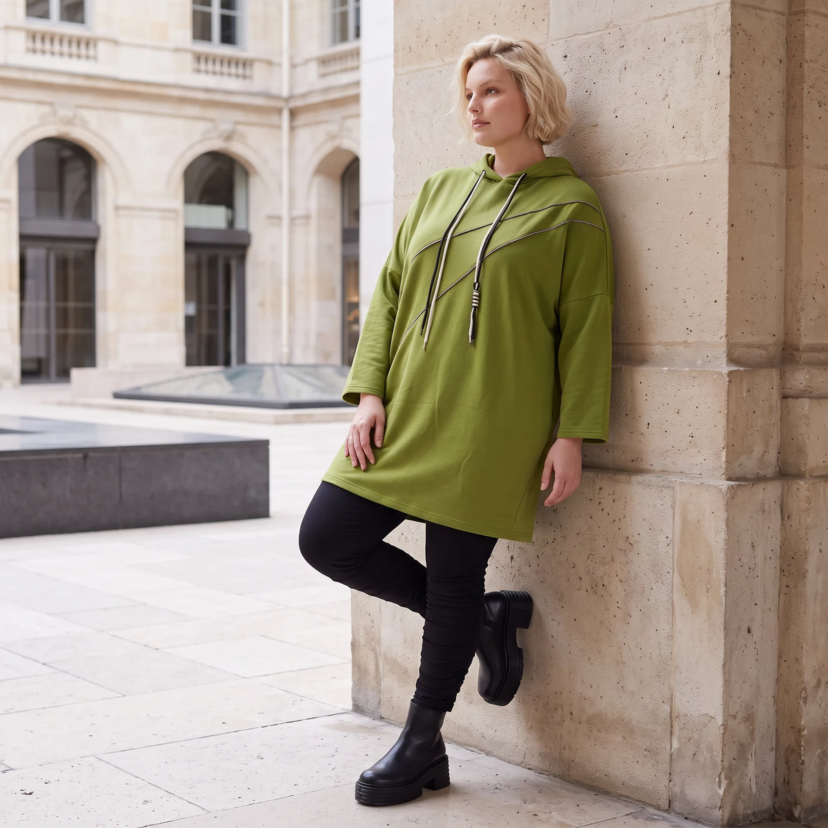 Olivgruener Fleece Hoody mit Stretchkomfort im geraden Schnitt warm und alltagstauglich