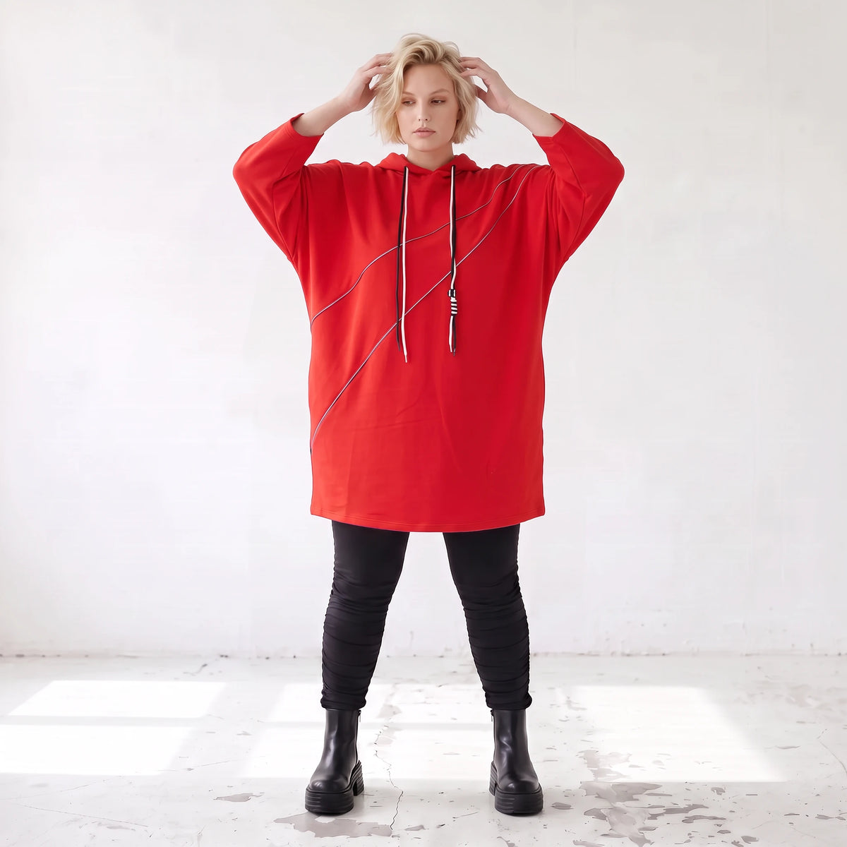 Roter Fleece Hoody in lässiger Passform kuschelig weich warm und bequem für kalte Tage