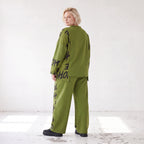 Olivgrüne Ballonhose aus Fleece mit Stretch und Schnürbund für modische Winterlooks
