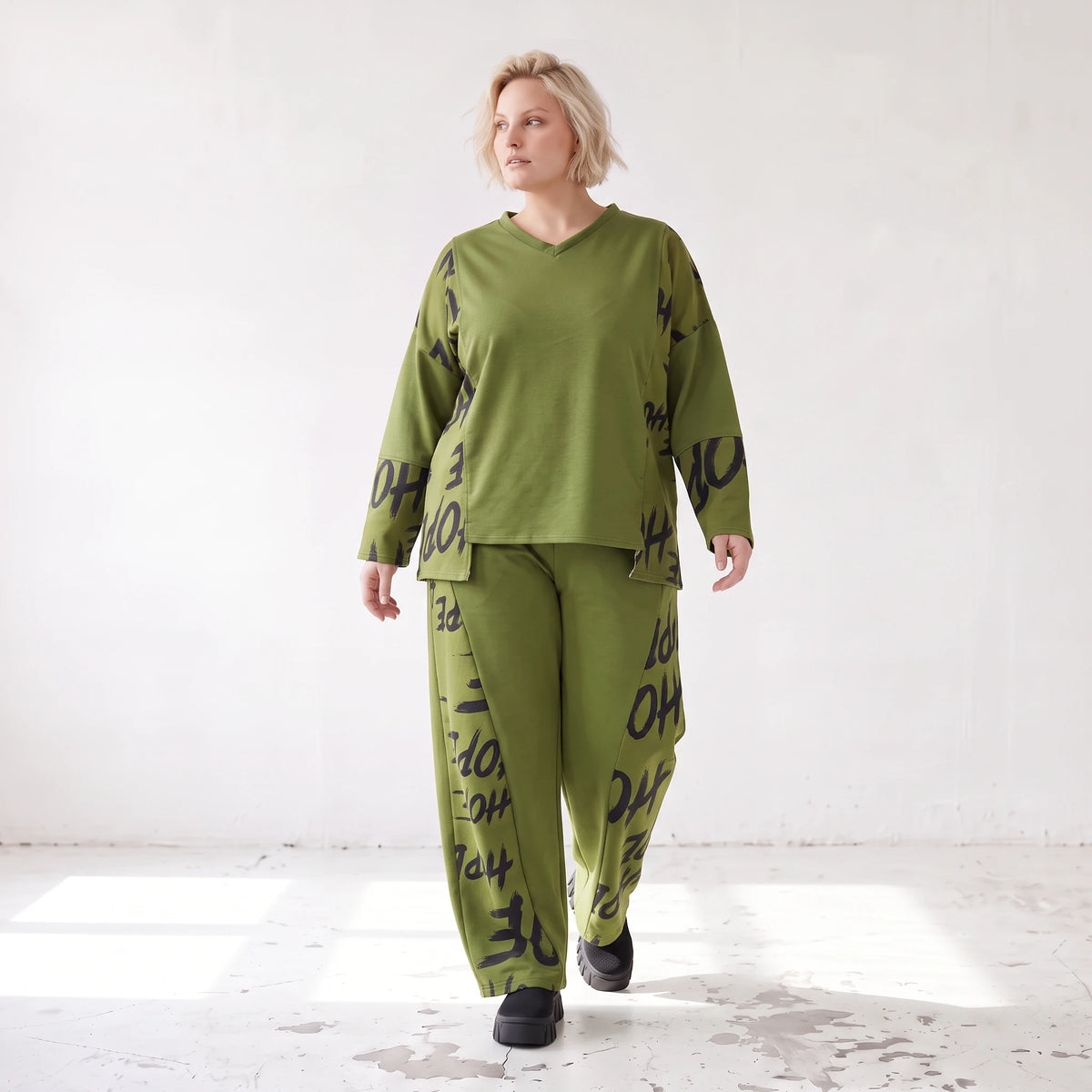 Olivgrüne Ballonhose aus Fleece mit Stretch und Schnürbund für modische Winterlooks