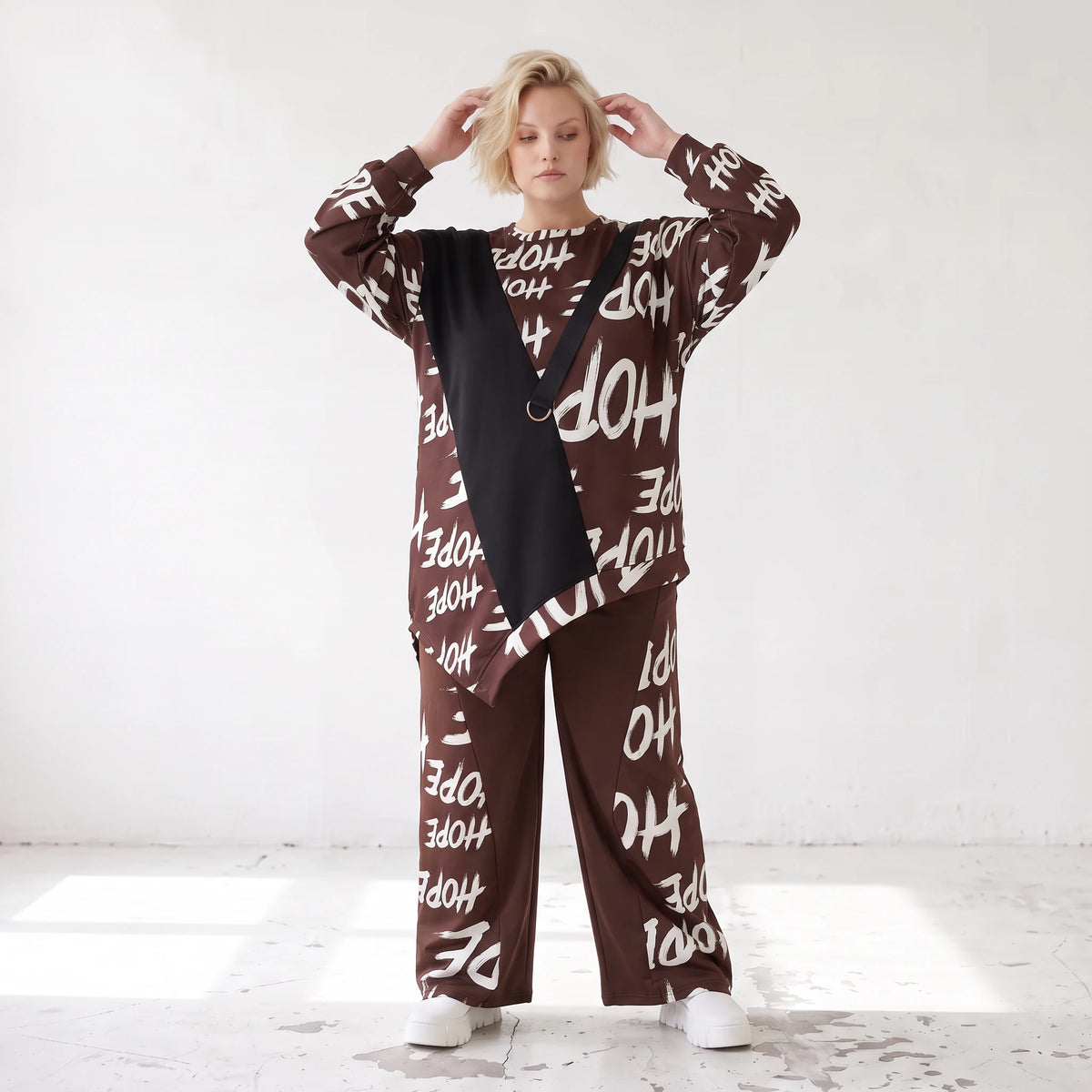 Braunes Fleeceshirt mit asymmetrischem Schnitt und Zipfelsaum weich und herrlich warm
