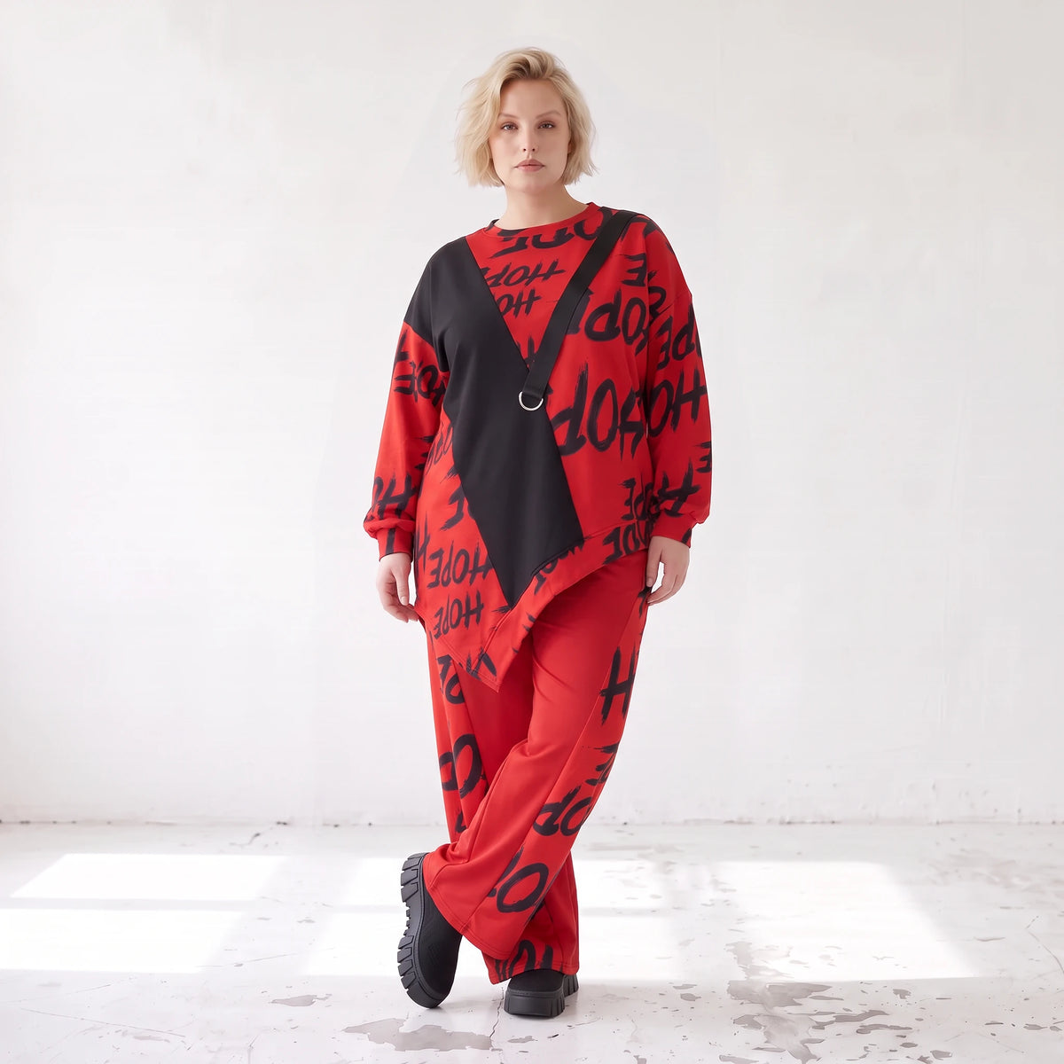 Asymmetrisches Langarmshirt aus weichem Fleece mit Stretch und auffälligem Zipfelsaum